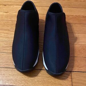 WES NEW I Black Red Low Top Sneaker w/o box